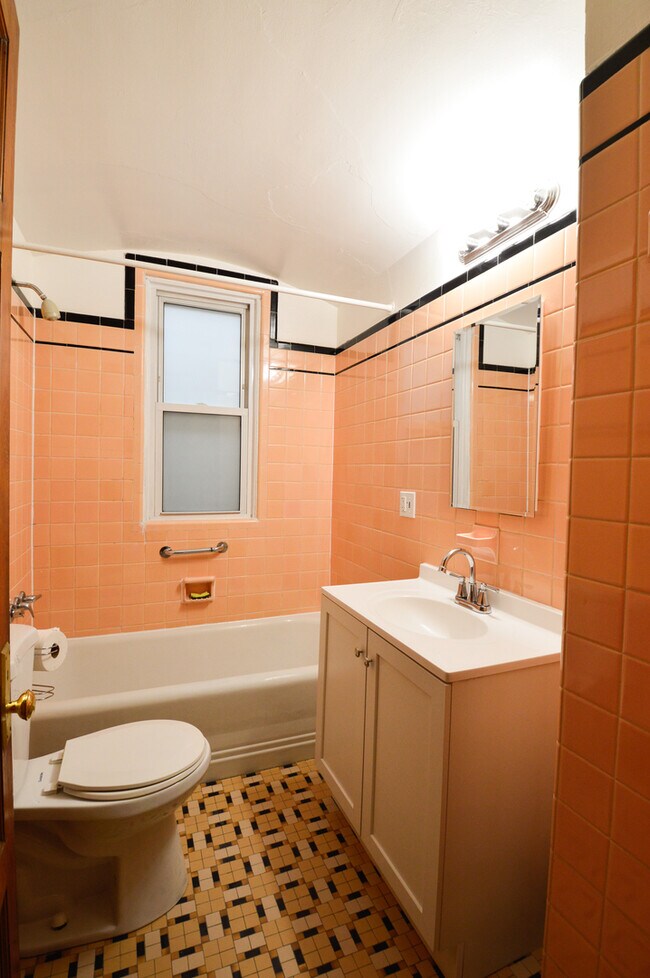 Building Photo - 3432 N Avers Ave