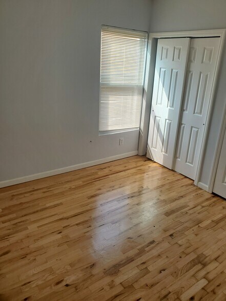 Bed 2 - 250 Inslee Pl