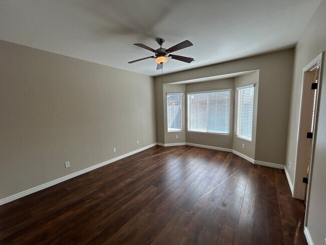 Building Photo - 14527 W Gelding Dr