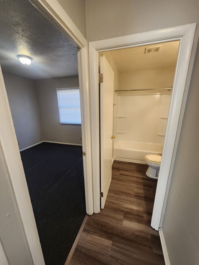 Building Photo - Spacious and updated 3 bedroom 1 bath!