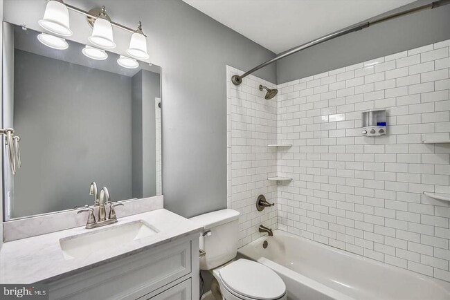 Building Photo - 678 Newbridge Ct