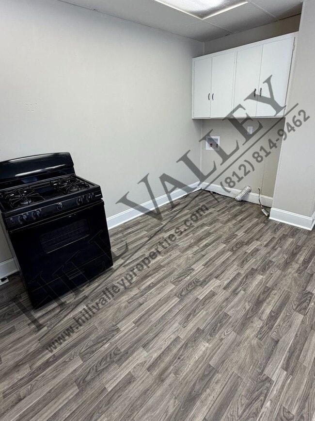 Building Photo - Two Bedroom House