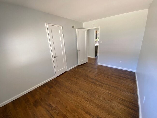 Building Photo - Charming 3 Bedroom Home in Quiet Tree-Line...