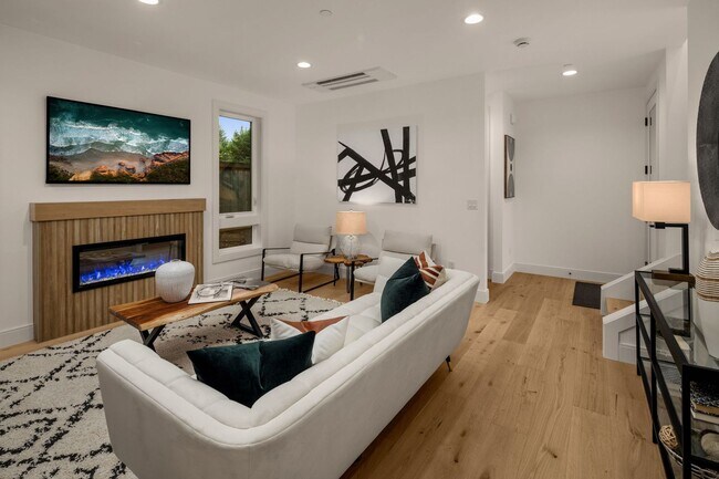 Building Photo - 2bd/3ba Kirkland Home