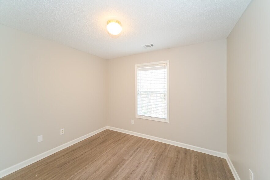Building Photo - 2150 Ivy Ln