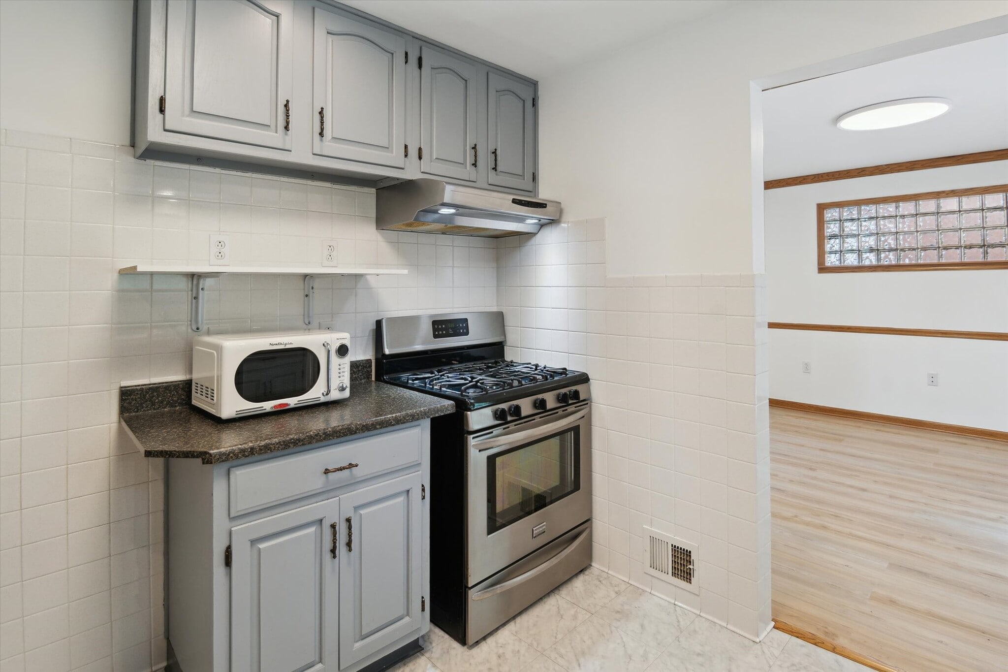 Building Photo - 4125 Tuxey Ave