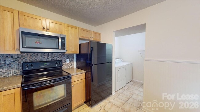 Building Photo - 1211 Scaleybark Rd