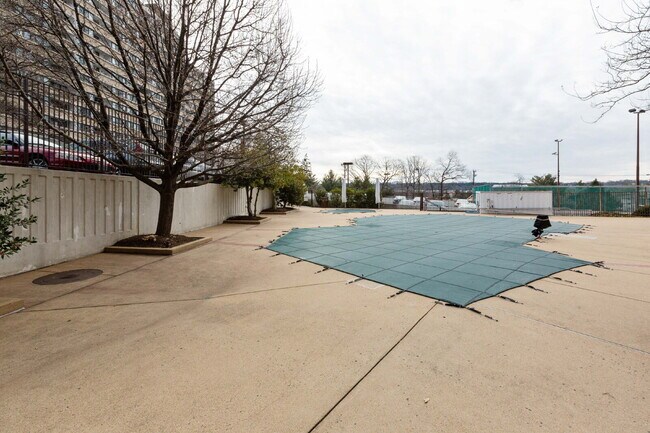 Building Photo - Amazing Opportunity to Rent this well Main...