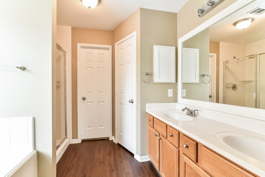 Building Photo - 3122 Rainpark Ln