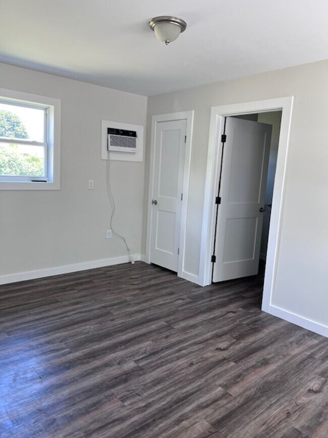 Building Photo - Beautifully remodeled and completed 1 bedr...