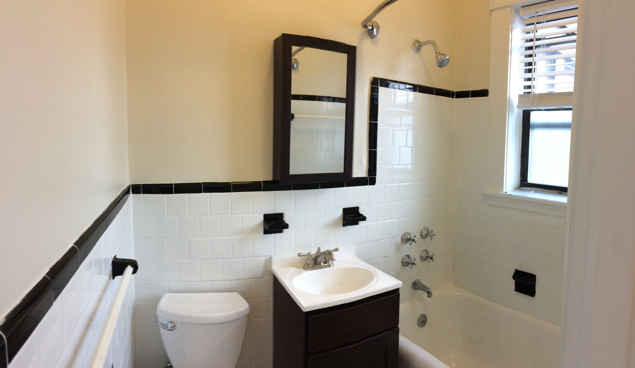 Building Photo - 1470 Beacon St