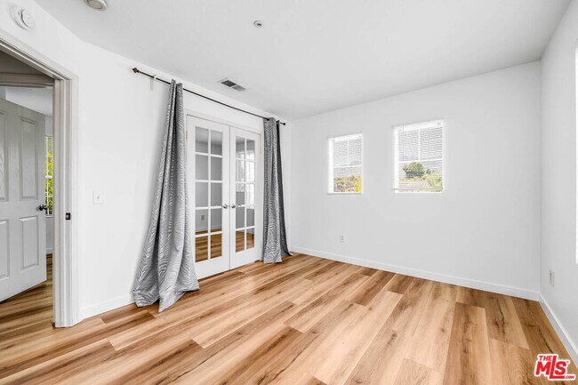 Building Photo - 10645 Chiquita St
