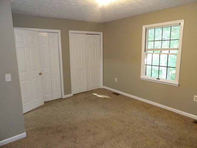Building Photo - 244 Meadowview Dr