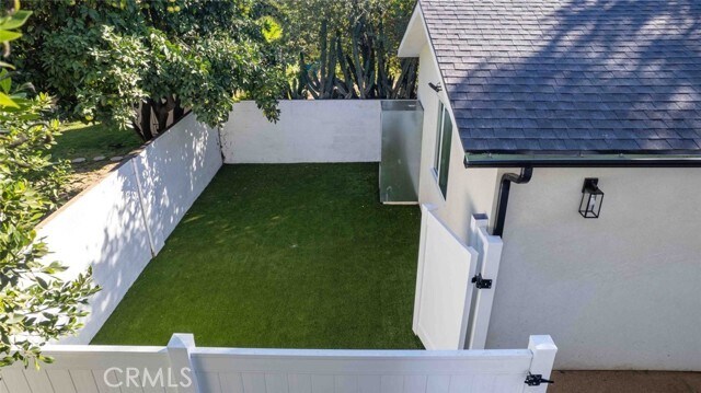 Building Photo - 6844 Cedros Ave