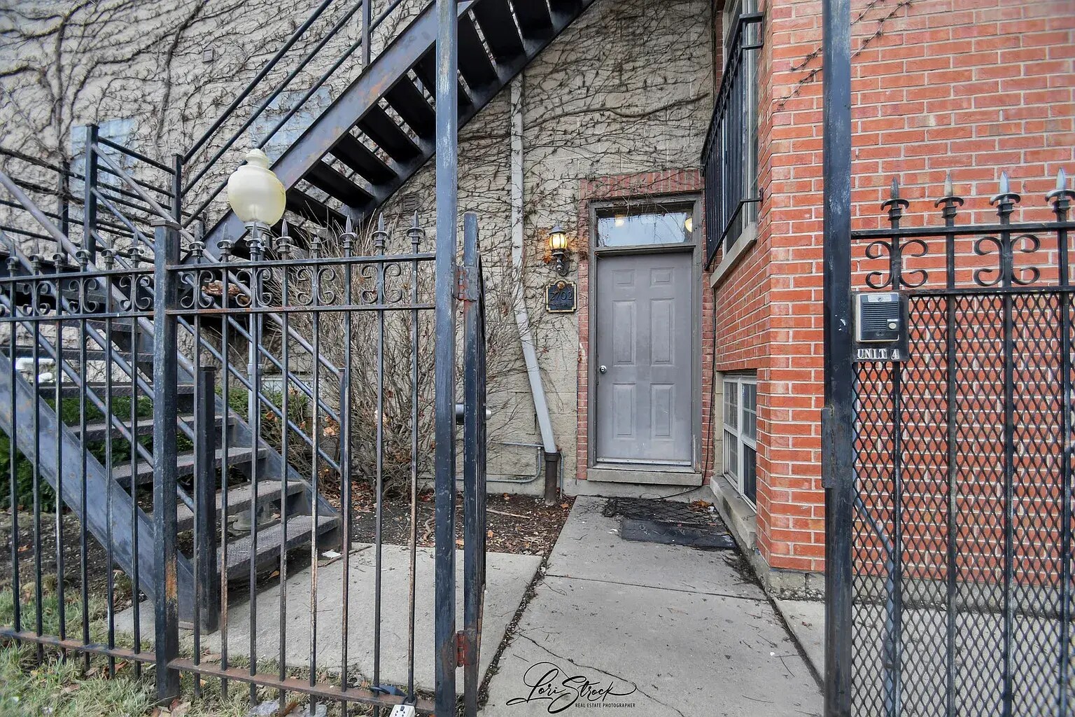 Building Photo - 2702 W Warren Blvd