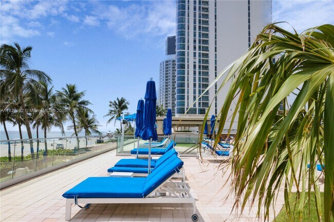 Building Photo - 17555 Collins Ave