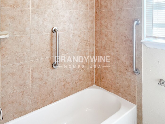 Building Photo - 930 Jorick Ct W