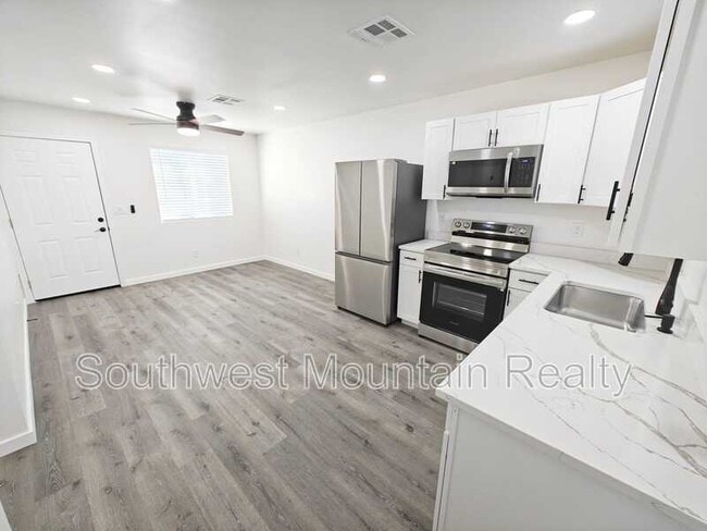 Building Photo - 7412 N 62nd Ave