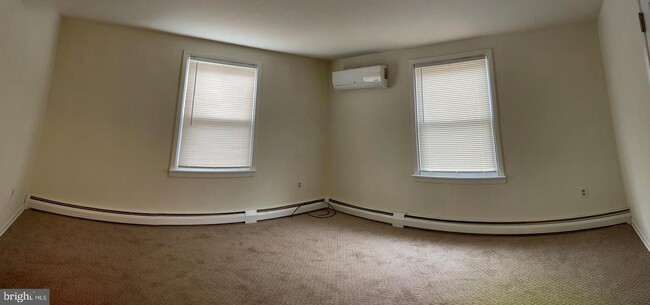 Building Photo - 235 Roesch Ave