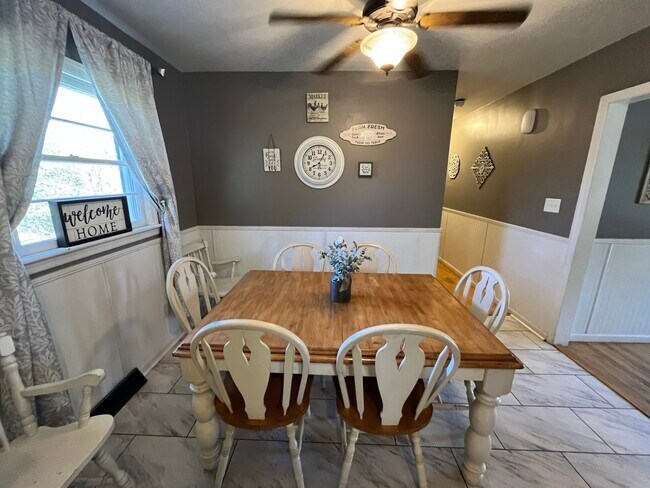 Building Photo - 2925 Center St