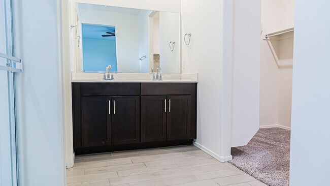 Building Photo - 10741 W Harrigan Dr