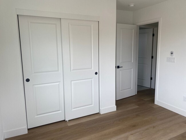 Building Photo - Stunning, Brand new 3BD/2.5BA home in Righetti Ranch