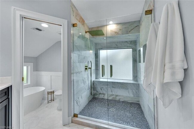 Building Photo - 27131 Oakwood Lake Dr