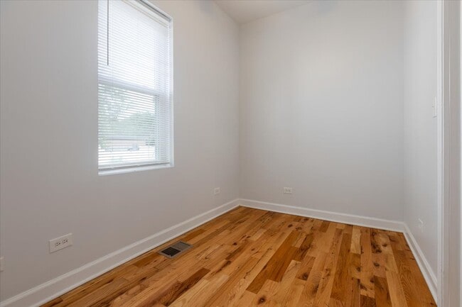 Building Photo - 1234 W 49th Pl