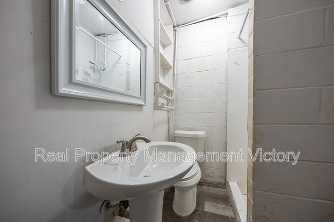 Building Photo - 1216 Huffman Rd