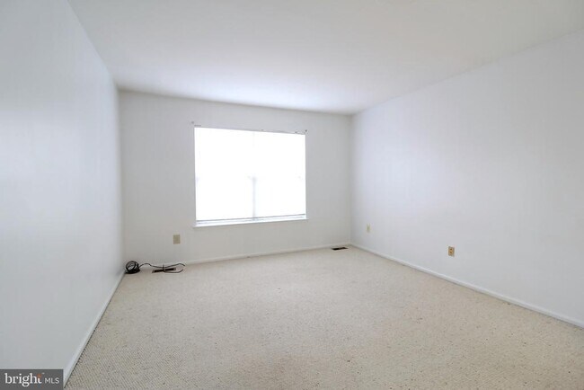 Building Photo - 30 Chicopee Dr