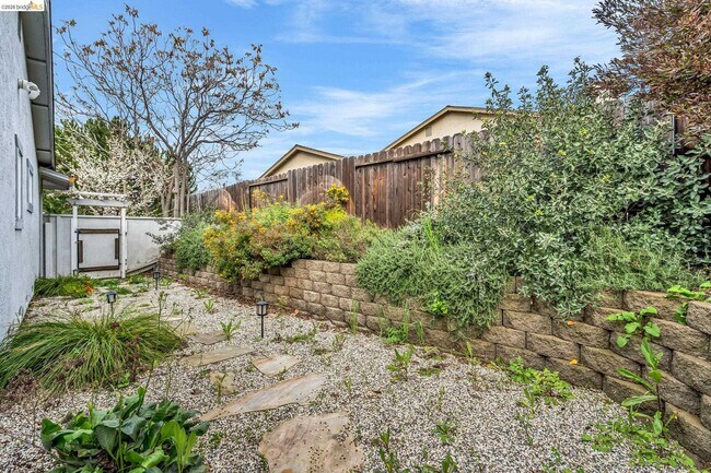 Building Photo - 909 Halite Way