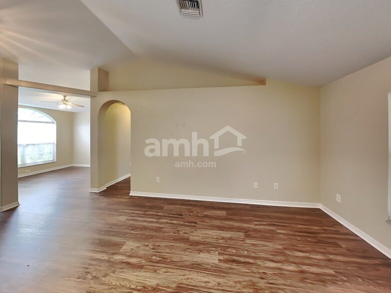 Building Photo - 1322 Lake Idamere Blvd