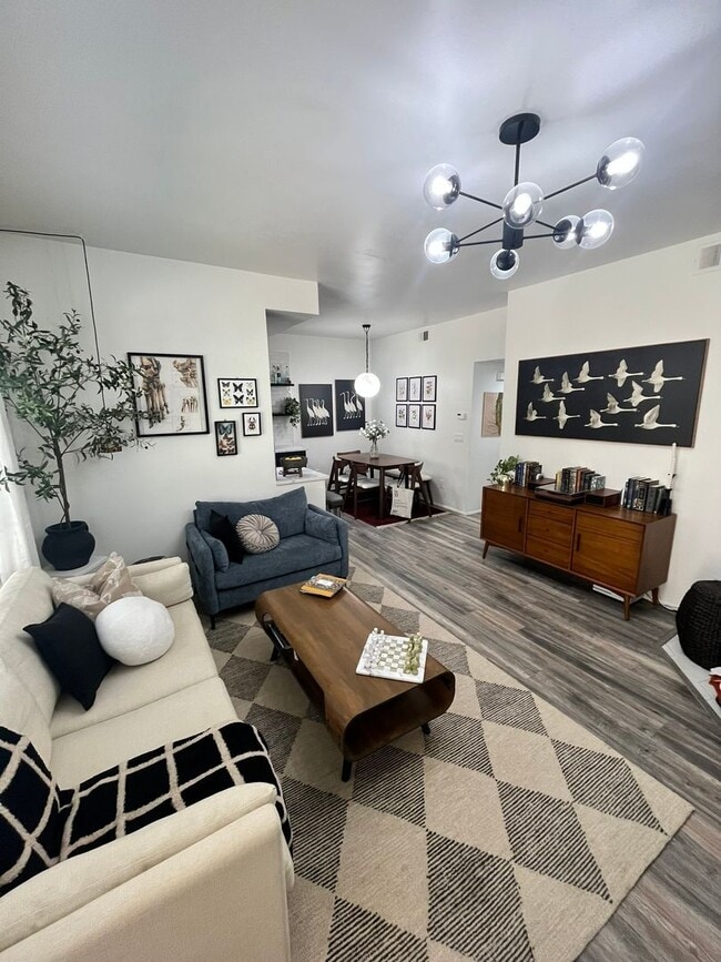 Building Photo - Stunning 2-Bed, 2-Bath Renovated Home with Private Patio & Parking!