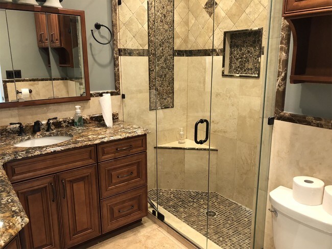 Building Photo - 1015 Harwood St