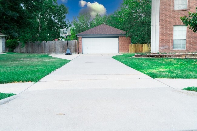 Building Photo - 7818 Clover Knoll Ct