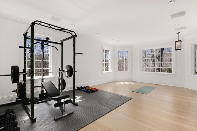 Building Photo - 218 Croton Ave