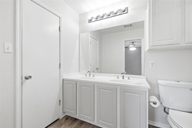 Building Photo - 209 Rinehardt St