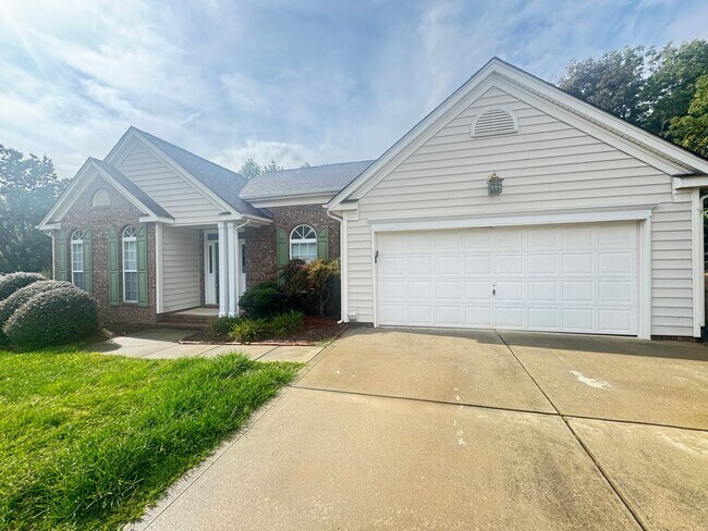 Primary Photo - 4bd/2ba House newer neighborhood in betwee...