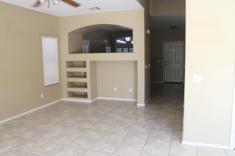 Building Photo - 1143 S Amandes