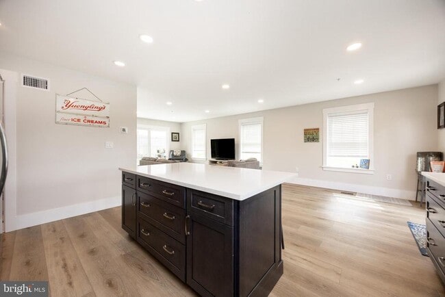 Building Photo - 209 Namar Ave