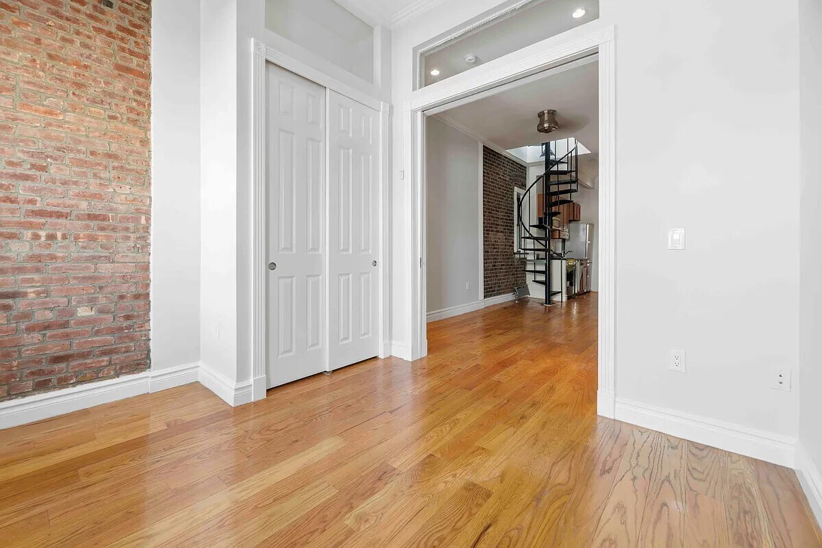 Building Photo - 724 Tenth Avenue