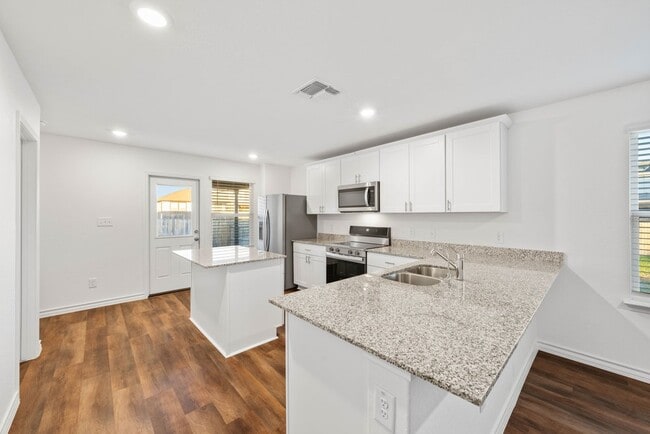 Building Photo - 817 Heartseed Ave