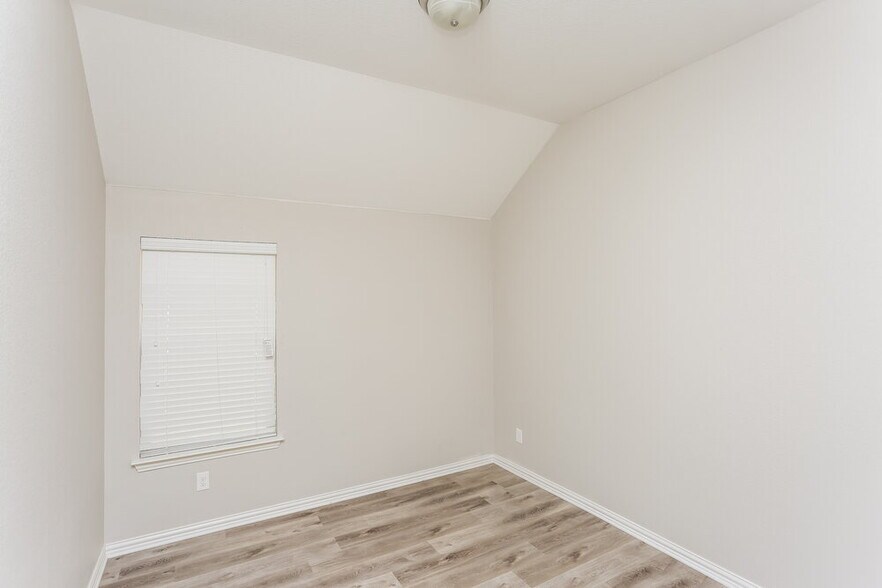 Building Photo - 7413 Errandale Dr