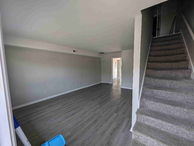 Building Photo - 102 Barcelona Ct