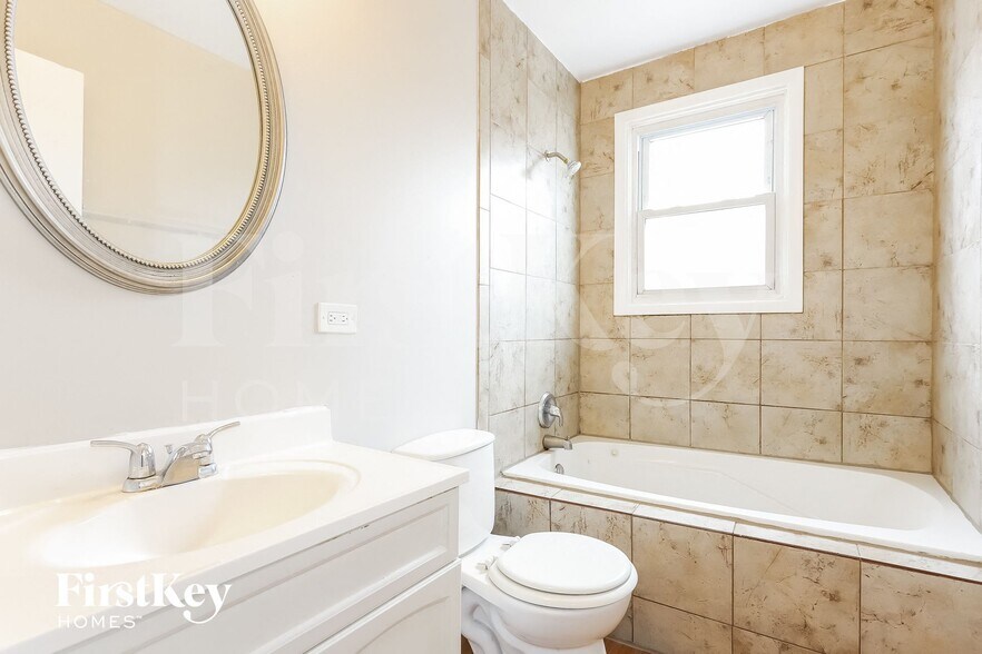 Building Photo - 3028 W 141st St