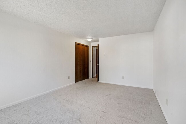 Building Photo - 6125 N Addison St