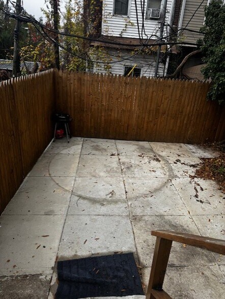 Building Photo - 5712 Arch St