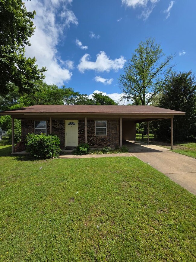 Primary Photo - 111 Yelco Dr