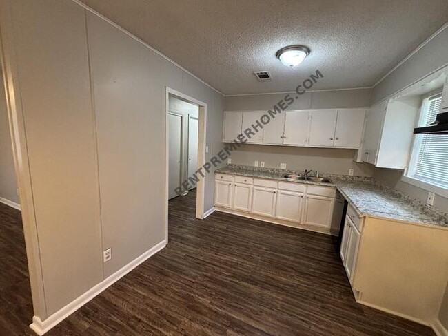 Building Photo - 1001 Ferrell Dr
