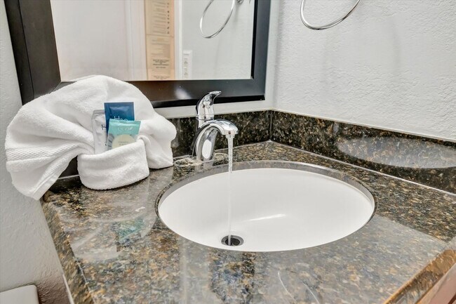 Building Photo - 611 Destiny Dr